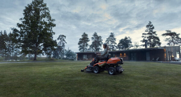 Husqvarna Profi-Frontmäher R 216T AWD – Grundgerät ohne Mähwerk – Modell 2025 – Bild 4