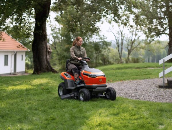 Husqvarna Akku-Rasentraktor TS 100i – Modell 2025 – Bild 2