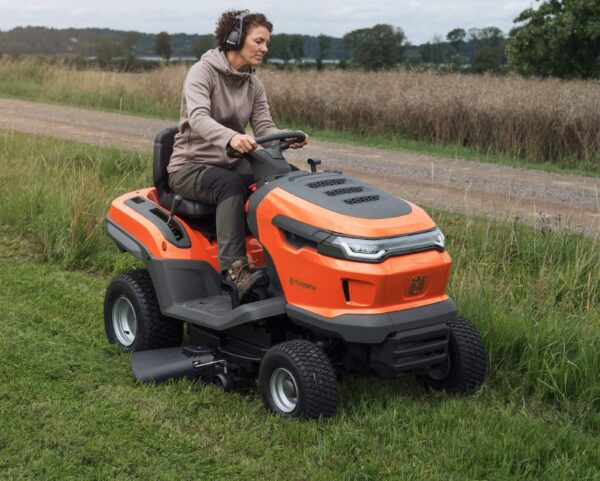 Husqvarna Rasentraktor TS 215T – Modell 2025 – Bild 2