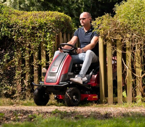 Toro Akku-Rasentraktor eS3200DC – Modell 2025 – Bild 3